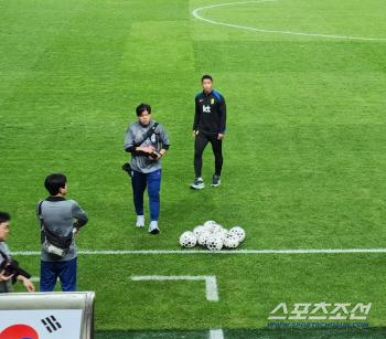  Hwang Hee-chan, who was icing his calf in shock, was excluded from training in the end → Kim Min-jae, who is concerned about injury…Director Hong Myung-bo's KIM protects enough