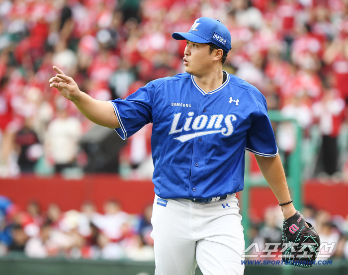  Choi Won-tae, who is relaxed, struck out three consecutive hitters in the third inning
