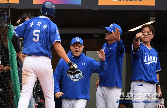  Director Koo Ja-wook and Park Jin-man got excited