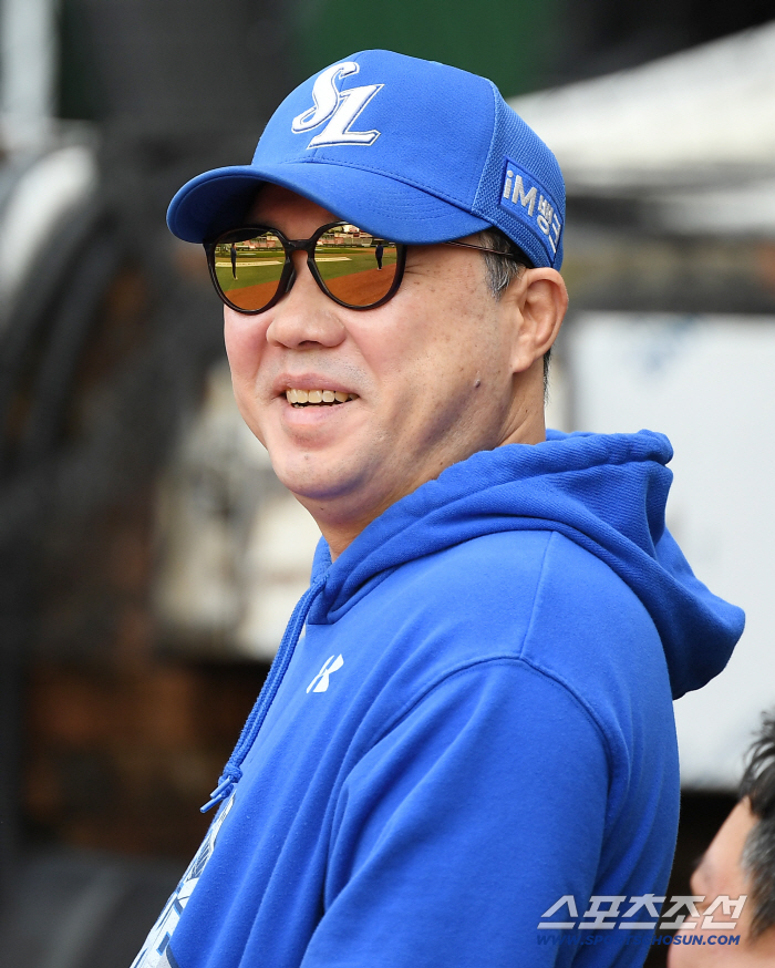  Director Park Jin-man regained his composure