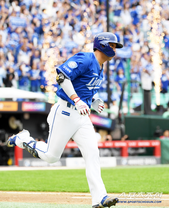  KIM YOUNG WOONG, two-run shot, bang