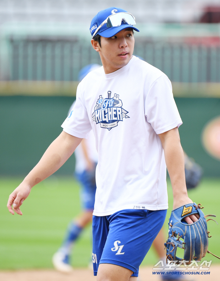  Kim Youngwoong's sluggish eyes before the first round