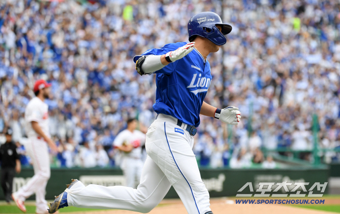  Kim Youngwoong's two-run shot against White
