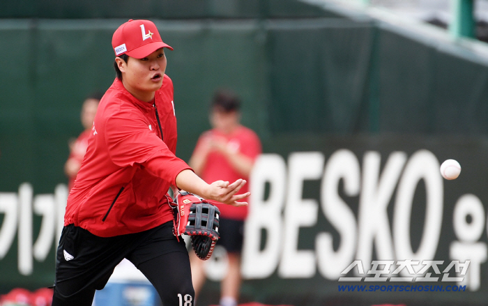  Ko Myung-joon's defense training for first base