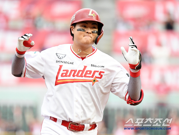  Ko Myung-jun, the two-run shot of chasing in the 7th inning