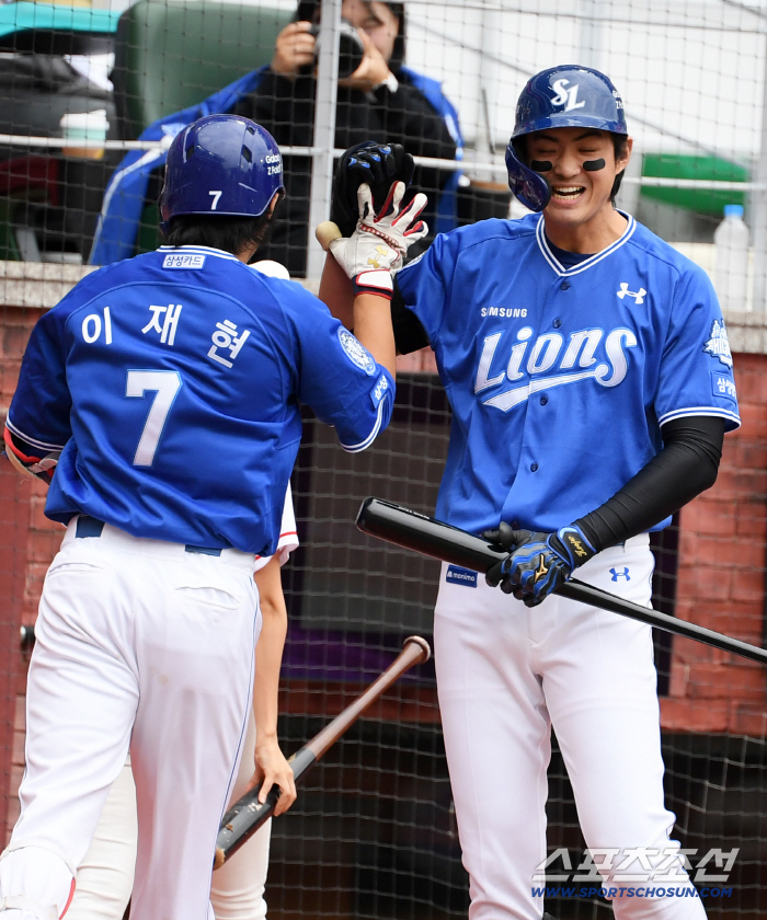  Koo Ja-wook and Lee Jae-hyun cheer for solo shot