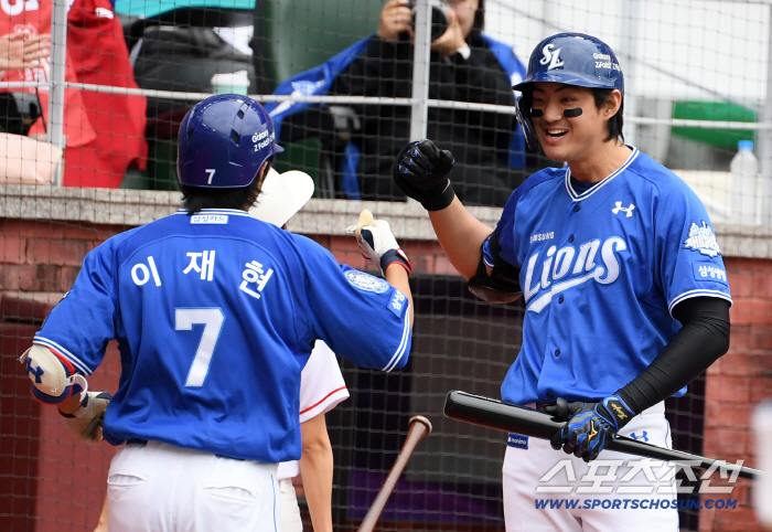  Koo Ja-wook and Lee Jae-hyun cheer for solo shot