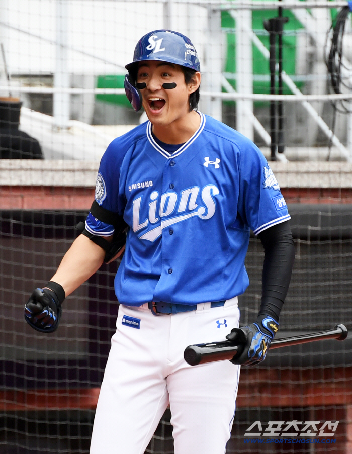  Koo Ja-wook and Lee Jae-hyun cheer for solo shot