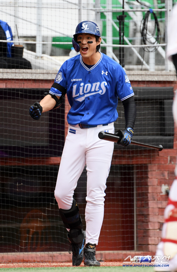  Koo Ja-wook roars