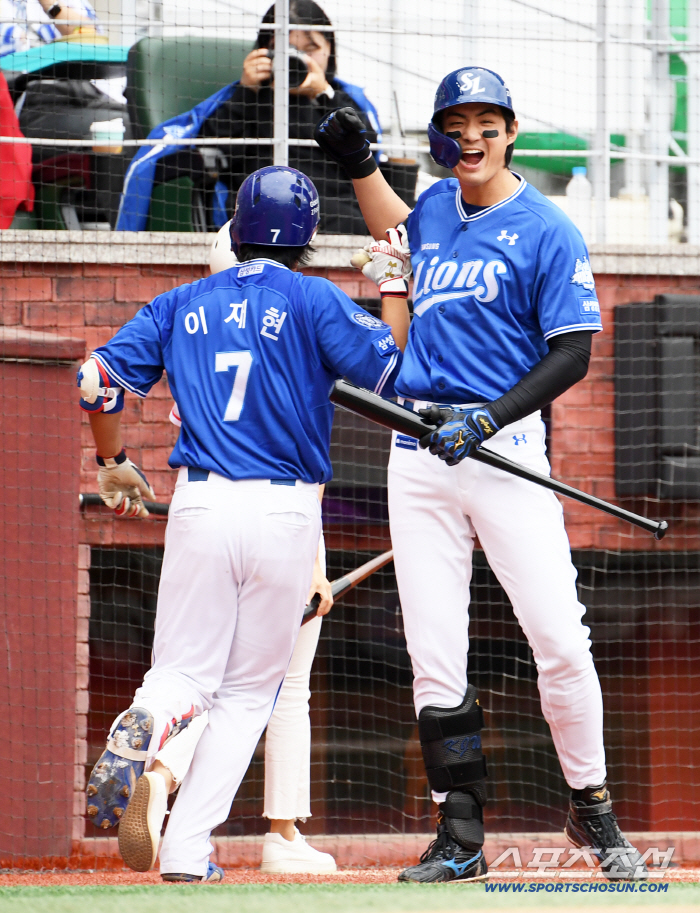  Lee Jae-hyun Koo Ja-wook starts his fall baseball home run