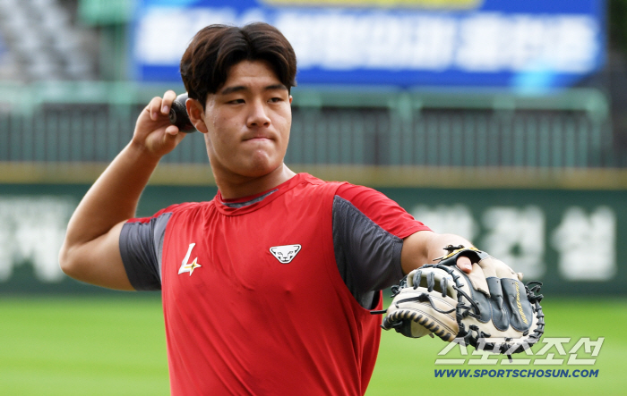  Lee Yul Ye concentrates