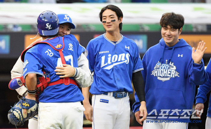  Samsung Choi Won-tae, Kang Min-ho, a hot hug