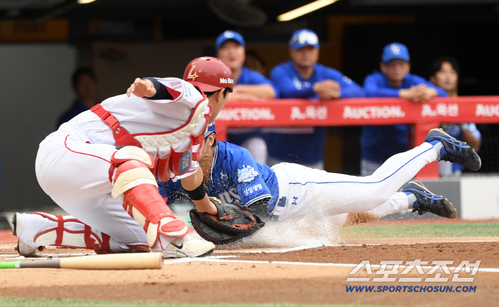  SSG catcher Cho Hyung-woo caught Samsung Kim Sung-yoon at home