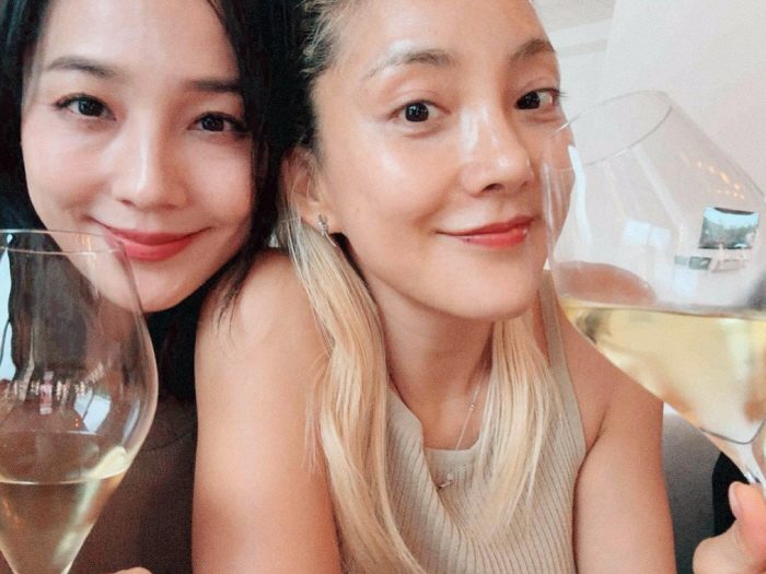This is why the rumor of discord is...Bada and Yujin are together → Where is Shu so big