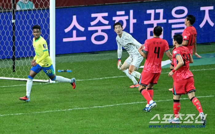 Hong Myung Bo Ho's three-back in 13 minutes...Istevan, Brazil, scores first goal in 13th minute of first half