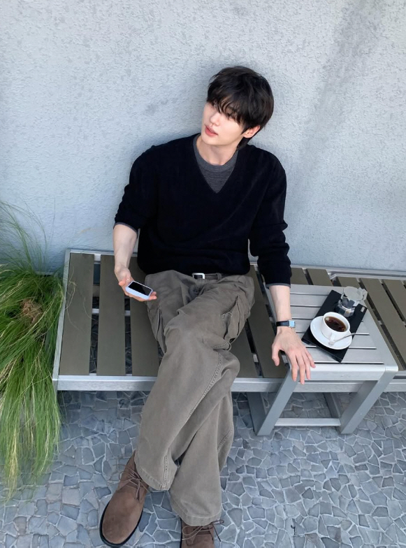 Cha Eun-woo Leads October Blue Dragon Rankings Despite Military Service