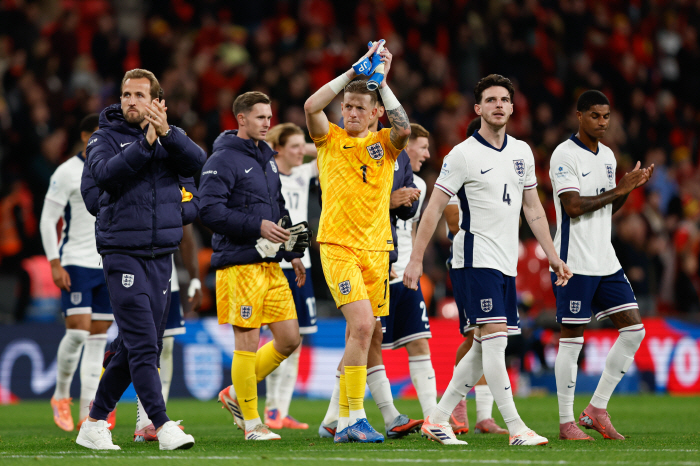 England manager Tuchel won 3-0 but is home full of complaints, but only Welsh fans cheer for him