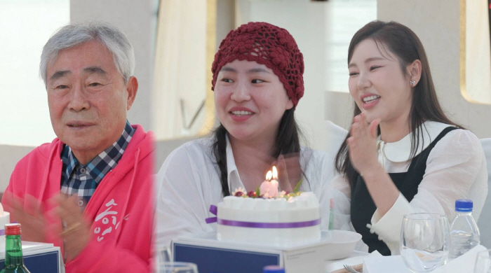 Five years ago, Cho Hyun-ah decided to rename her mother after her stepfather's last name. (My Little Old Boy)