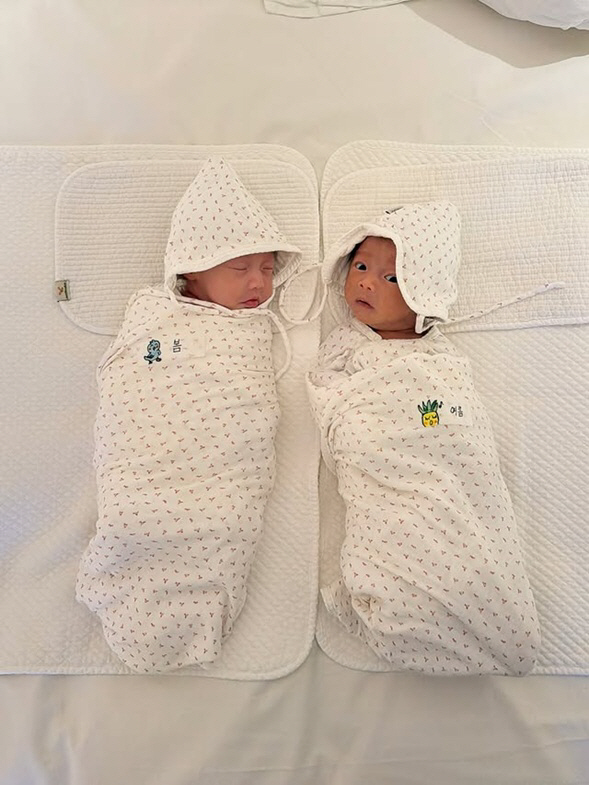 Kim Ji-hye is worried about her one-month-old twins. It's not even 3kg yet