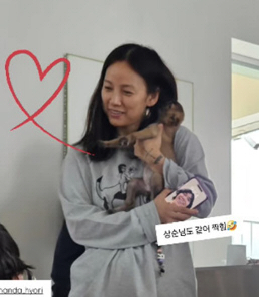 Lee Sang-soon and Lee Hyo-ri caught a yoga application..Sweet two-shot taken by members