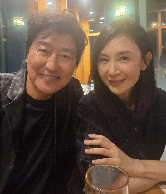 Out-of-wedlock and top-secret marriage Jung Woo-sung laughed with Song Kang-ho, who caught his first private seat