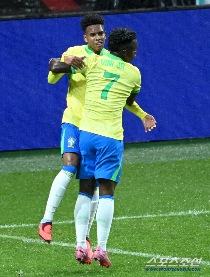  Esteban Vinicius, joy of first goal