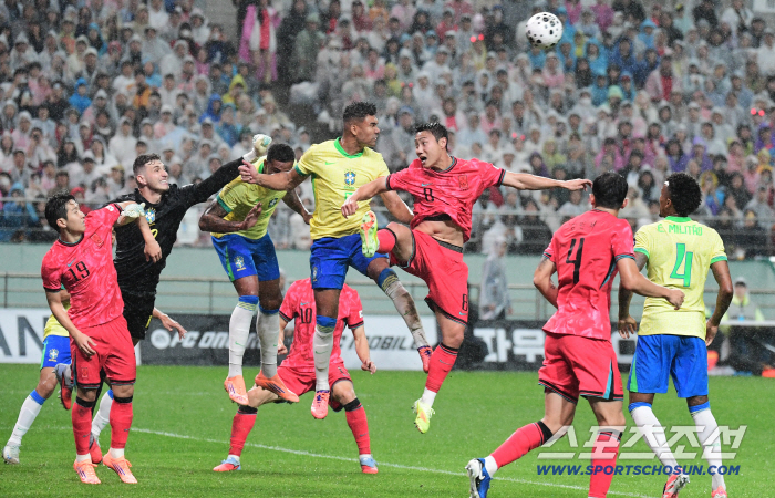  A fierce aerial ball match with Brazilian Baek Seung-ho