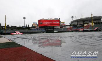  Incheon SSG Landers Field, which is raining ahead of the second round of the semi-PO