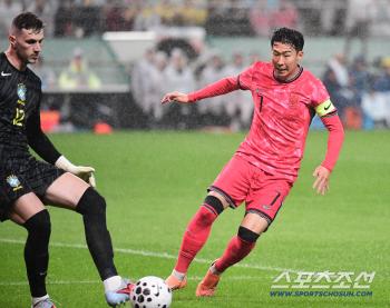  Son Heung-min broke through in front of goalkeeper