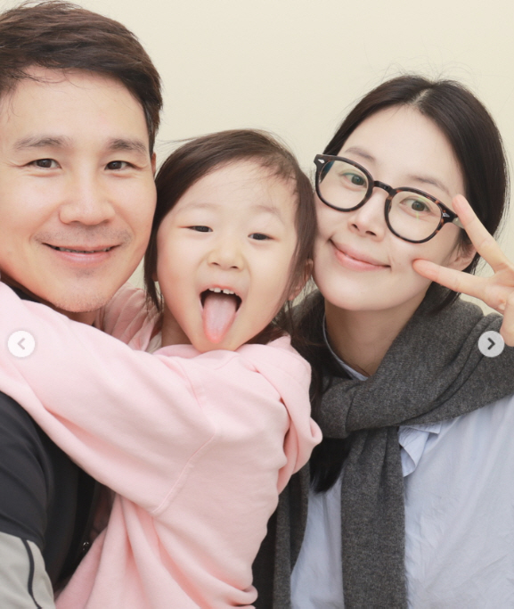 Prosecutor ♥ Han Ji-hye achieved happiness after 10 years of marriageRevealing a family photo of a resemblance