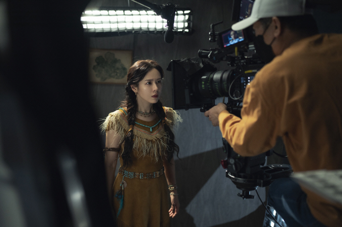 Son Yejin, you can't help but be beautiful in the behind-the-scenes cut