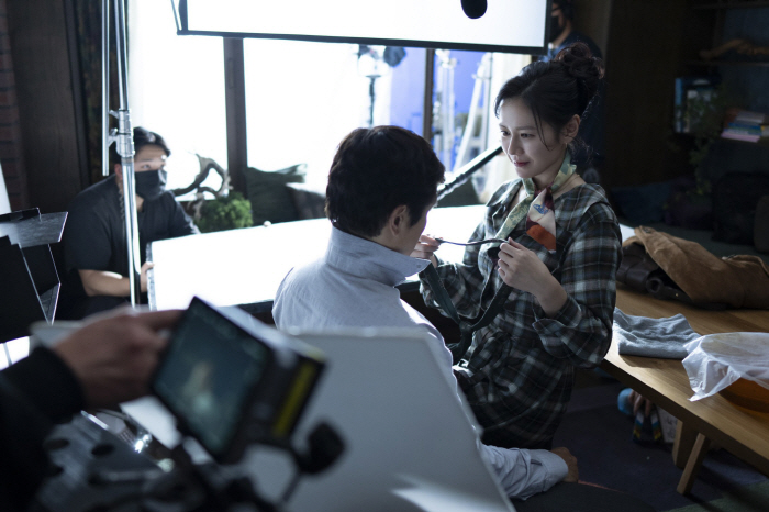 Son Yejin, you can't help but be beautiful in the behind-the-scenes cut