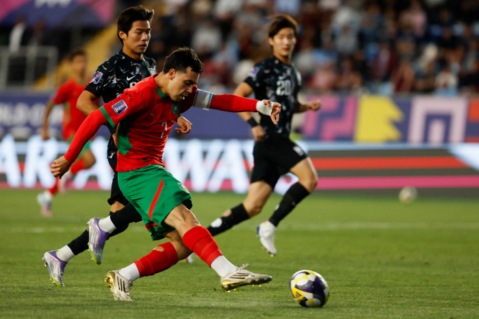 Tears of Korean Soccer Lee Chang-won's predictable complete defeat, no unexpected event..., 12 losses against Morocco → early elimination of the round of 16