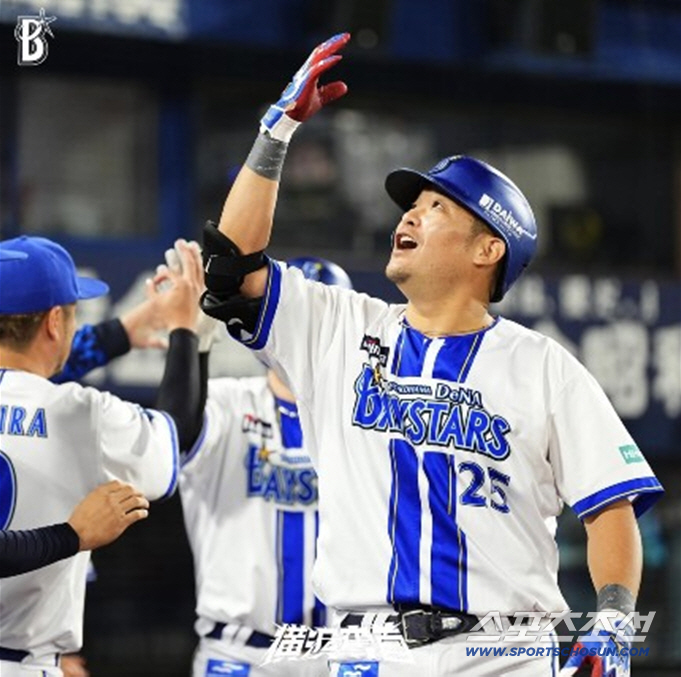 Crazy presence woke up the autumn DNA, four hits including two home runs, three RBIs, and ace pitched seven scoreless innings