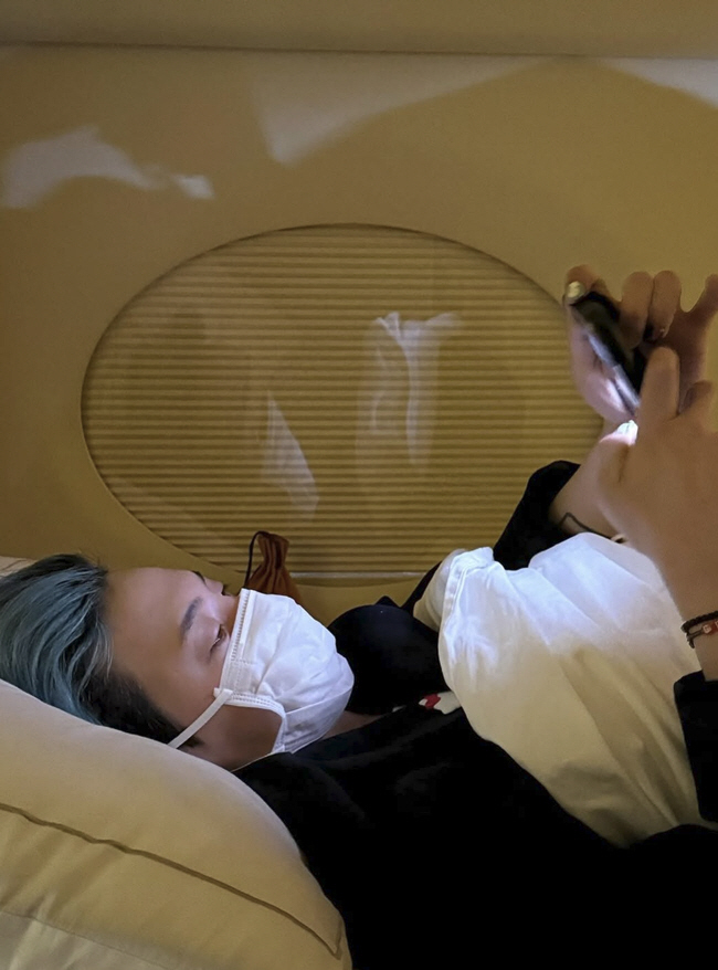 G-Dragon Shows Off His Sexy Back