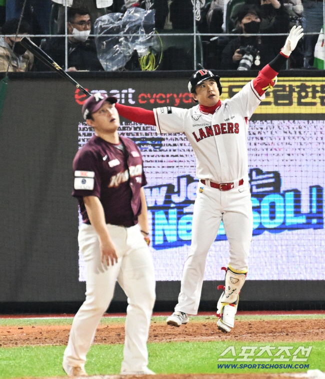 I came thinking of ending nightmares. It's a spoonful of courage that makes the difference, and Choi Won-tae's legacy permeates his delighted colleagues like great reason