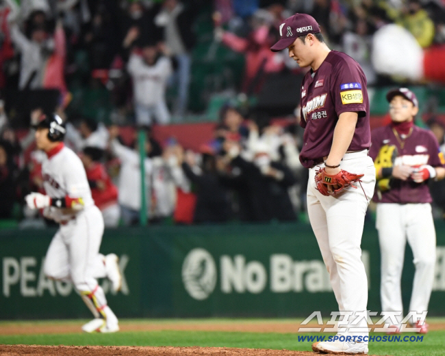 I came thinking of ending nightmares. It's a spoonful of courage that makes the difference, and Choi Won-tae's legacy permeates his delighted colleagues like great reason