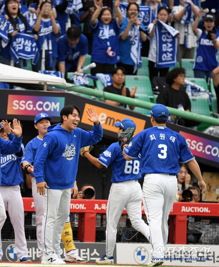 I came thinking of ending nightmares. It's a spoonful of courage that makes the difference, and Choi Won-tae's legacy permeates his delighted colleagues like great reason