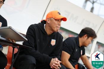  Im Chang-seok's winning goal Cha Du-ri's Hwaseong FC overpowered Chungcheongbuk-do Cheongju 10 in the second inning