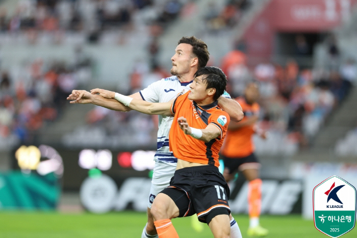 Im Chang-seok's winning goal Cha Du-ri's Hwaseong FC overpowered Chungcheongbuk-do Cheongju 10 in the second inning
