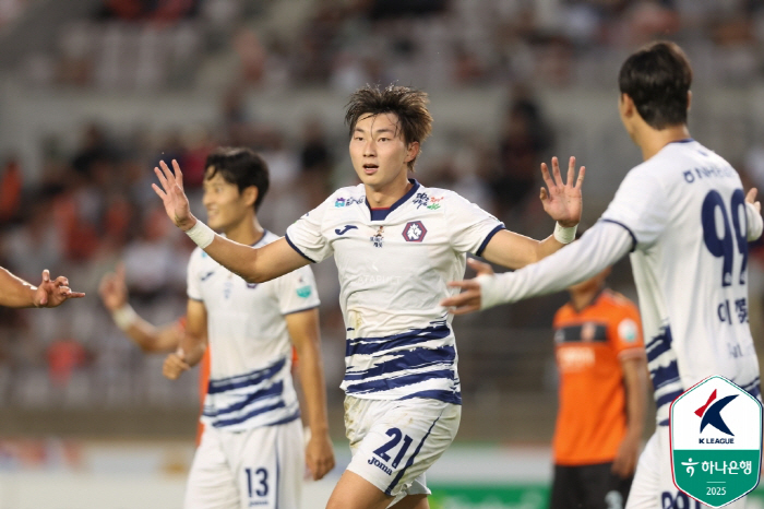 Im Chang-seok's winning goal Cha Du-ri's Hwaseong FC overpowered Chungcheongbuk-do Cheongju 10 in the second inning