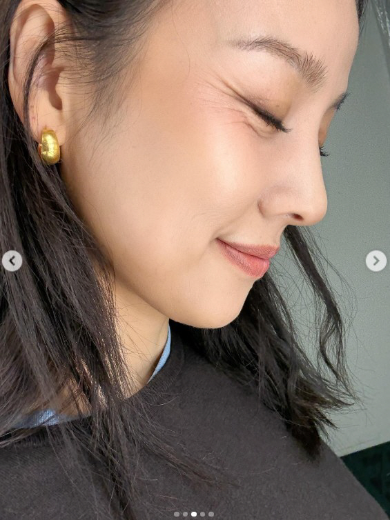 Lee Hyori Shares Natural Makeup Look and Warm Moments with Lee Sang-soon
