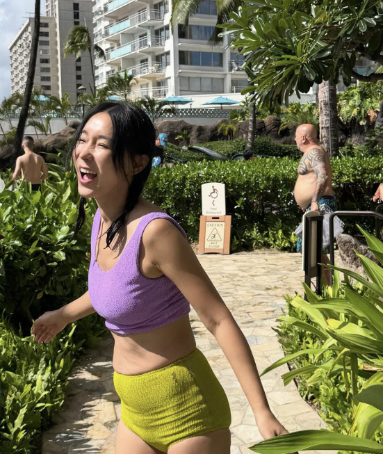 Lee Jihye's belly was a bit...Swimsuit Body Revealed in Hawaii