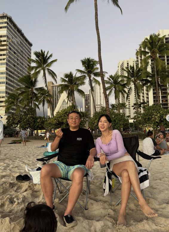 Lee Jihye's belly was a bit...Swimsuit Body Revealed in Hawaii