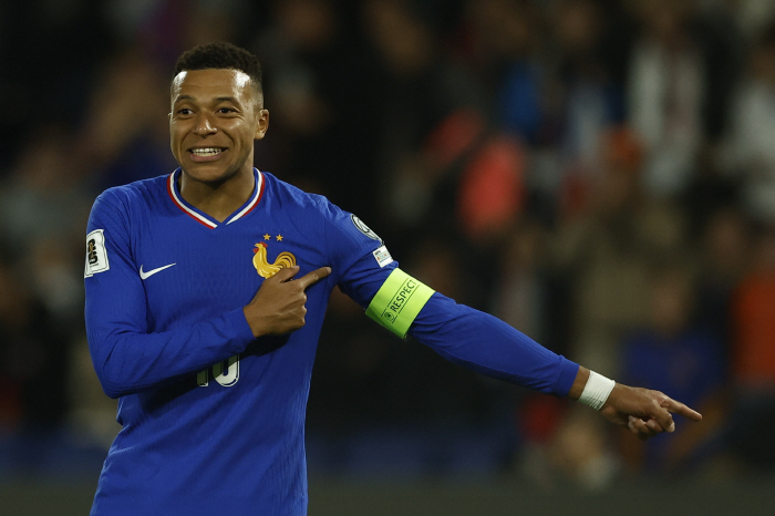  Scoring 10 consecutive games → Out Mbappe with ankle injury, eventually talks with Deschamps who dropped out of the national team
