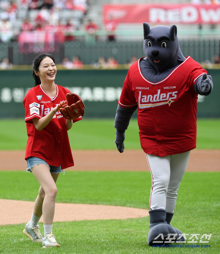  Choi Heejin's exciting first pitch