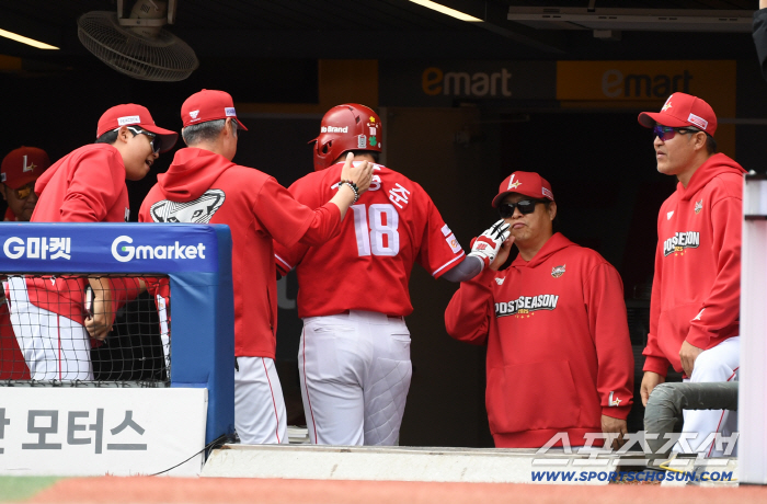  Go Myeong-jun's solo shot makes the dugout feel hot