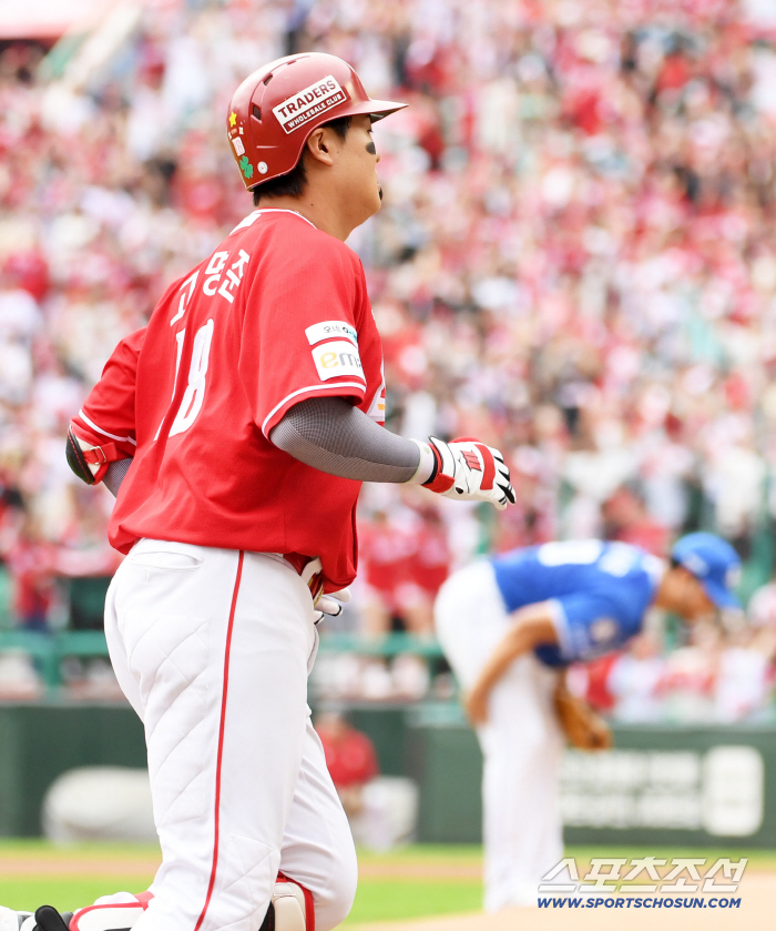  Go Myungjun's home run shot