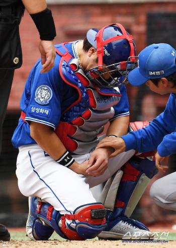  Kang Minho complains of pain