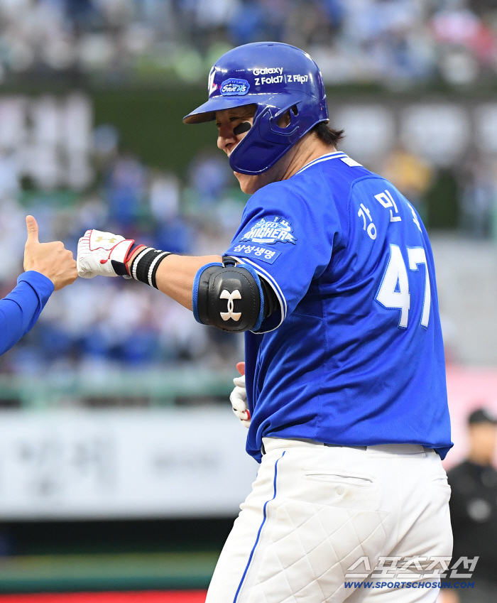  Kang Minho hit a timely hit